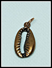 Load image into Gallery viewer, Classic Hair Jewel-Cowrie
